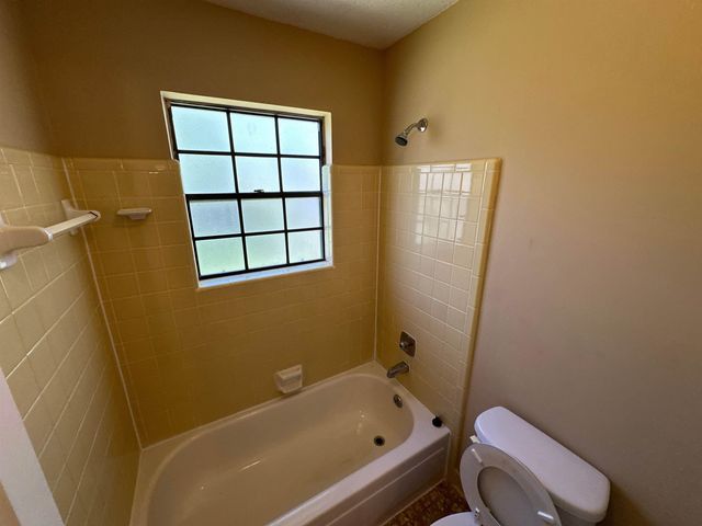 6224 SKYLIGHT DR, Bartlett, TN 38135