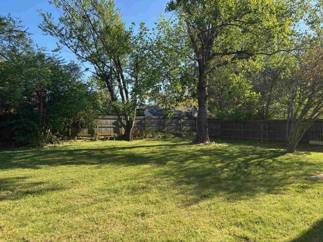 6224 SKYLIGHT DR, Bartlett, TN 38135