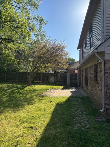 6224 SKYLIGHT DR, Bartlett, TN 38135