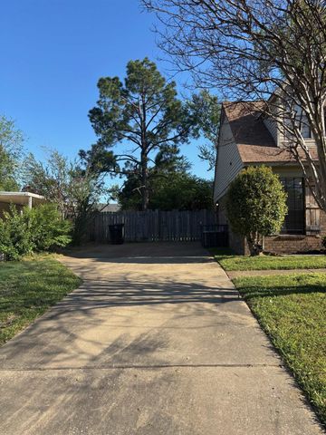 6224 SKYLIGHT DR, Bartlett, TN 38135