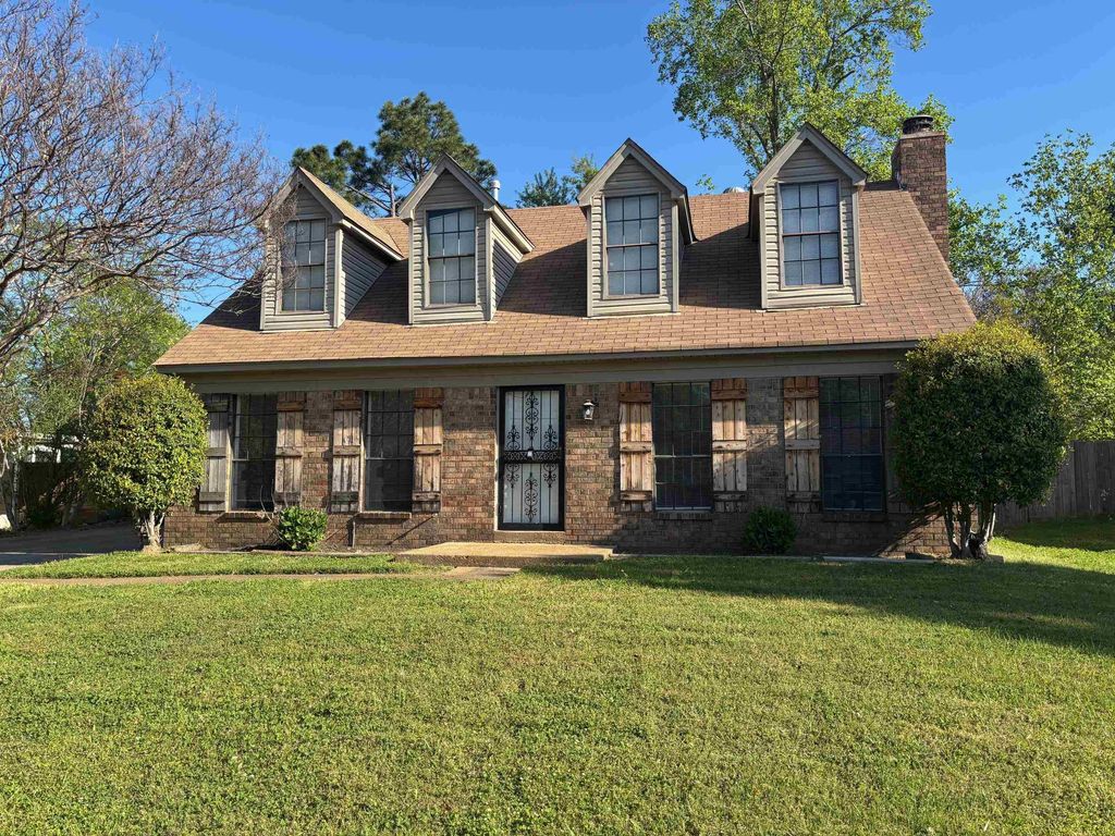 6224 SKYLIGHT DR, Bartlett, TN 38135