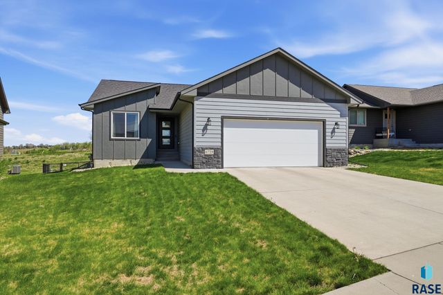 6729 W Viola Ct Court, Sioux Falls, SD 57106