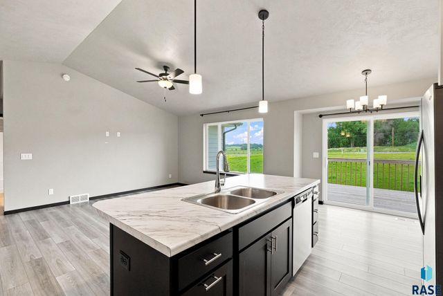 6729 W Viola Ct Court, Sioux Falls, SD 57106