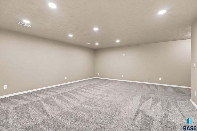 6729 W Viola Ct Court, Sioux Falls, SD 57106