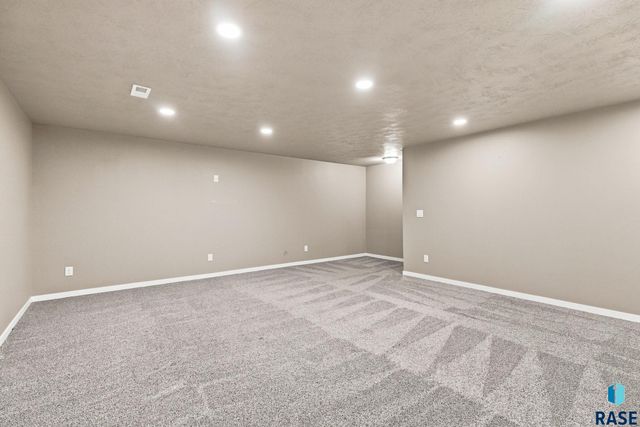 6729 W Viola Ct Court, Sioux Falls, SD 57106