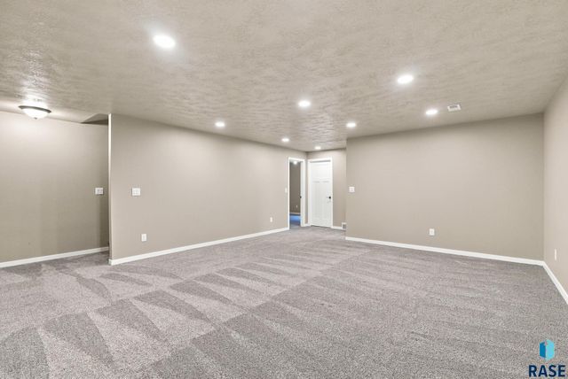6729 W Viola Ct Court, Sioux Falls, SD 57106