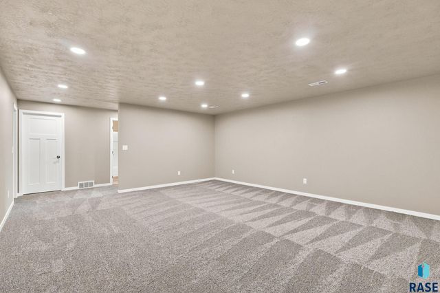 6729 W Viola Ct Court, Sioux Falls, SD 57106