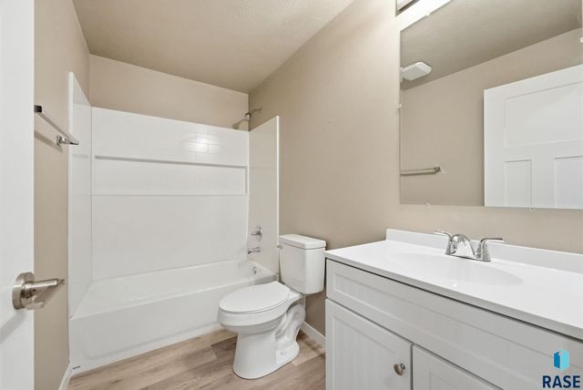 6729 W Viola Ct Court, Sioux Falls, SD 57106