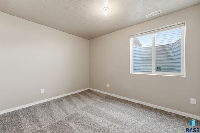 6729 W Viola Ct Court, Sioux Falls, SD 57106
