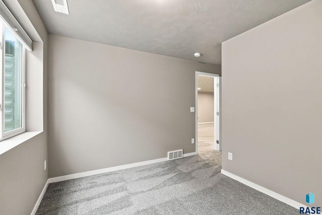 6729 W Viola Ct Court, Sioux Falls, SD 57106