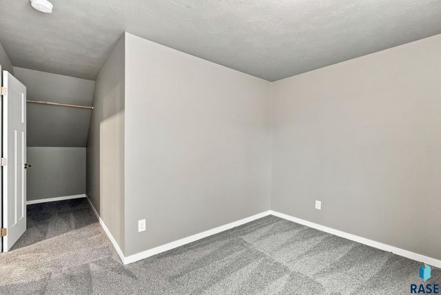 6729 W Viola Ct Court, Sioux Falls, SD 57106