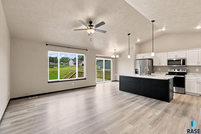 6729 W Viola Ct Court, Sioux Falls, SD 57106