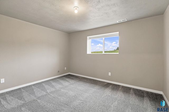 6729 W Viola Ct Court, Sioux Falls, SD 57106