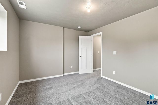 6729 W Viola Ct Court, Sioux Falls, SD 57106