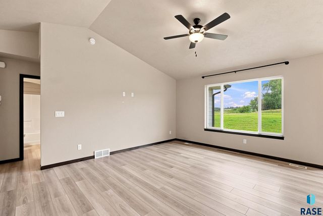 6729 W Viola Ct Court, Sioux Falls, SD 57106