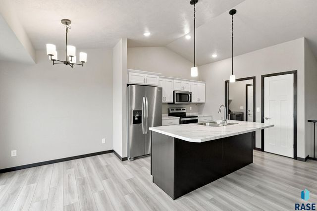 6729 W Viola Ct Court, Sioux Falls, SD 57106