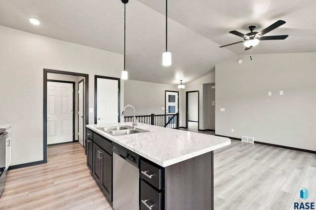 6729 W Viola Ct Court, Sioux Falls, SD 57106