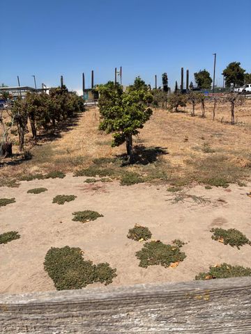 2100 W Main, Turlock, CA 95380