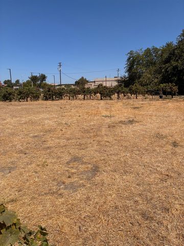 2100 W Main, Turlock, CA 95380