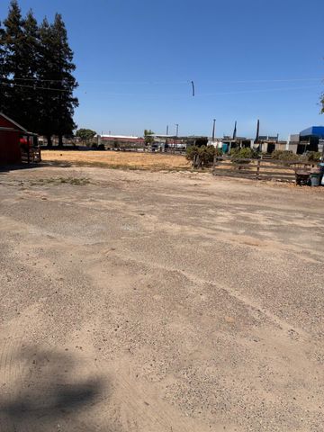 2100 W Main, Turlock, CA 95380
