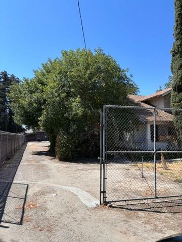 2100 W Main, Turlock, CA 95380