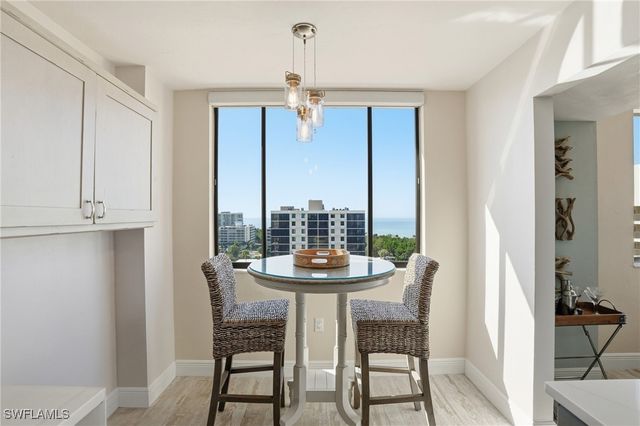 17 Bluebill AVE 1101, Naples, FL 34108