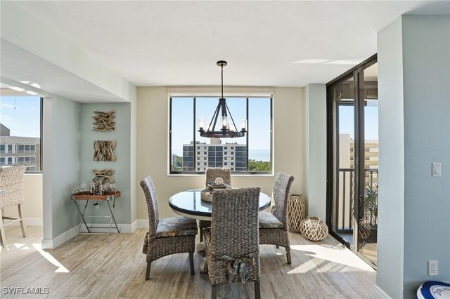 17 Bluebill AVE 1101, Naples, FL 34108