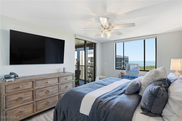 17 Bluebill AVE 1101, Naples, FL 34108