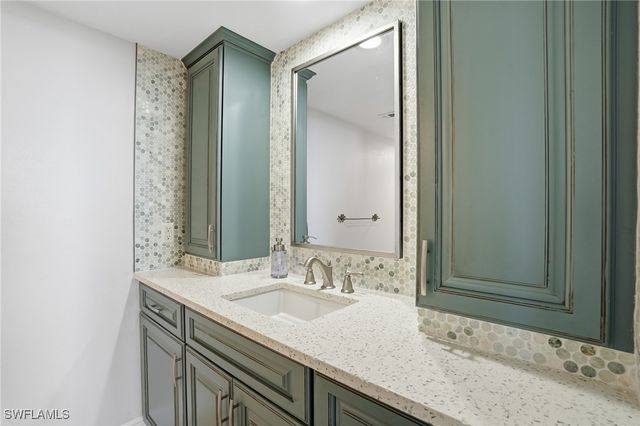 17 Bluebill AVE 1101, Naples, FL 34108