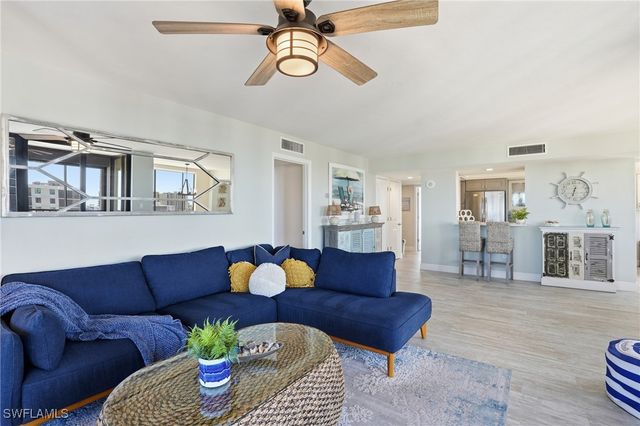 17 Bluebill AVE 1101, Naples, FL 34108