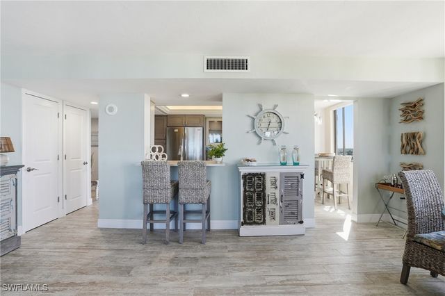 17 Bluebill AVE 1101, Naples, FL 34108