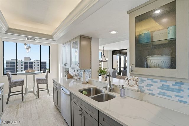 17 Bluebill AVE 1101, Naples, FL 34108