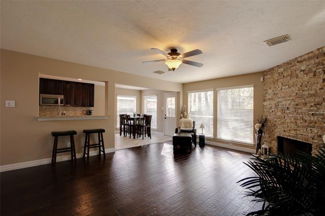 142 Russet Grove Circle, The Woodlands, TX 77384