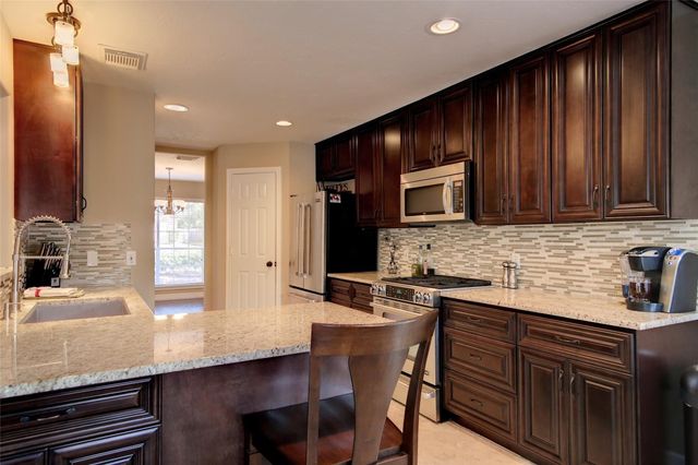 142 Russet Grove Circle, The Woodlands, TX 77384