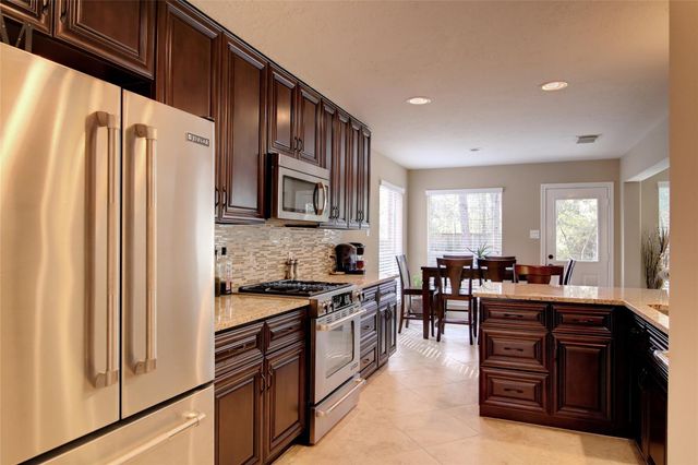 142 Russet Grove Circle, The Woodlands, TX 77384