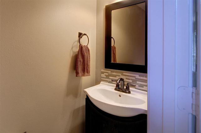 142 Russet Grove Circle, The Woodlands, TX 77384