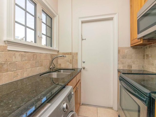 2117 W DEKLE AVENUE F1, Tampa, FL 33606