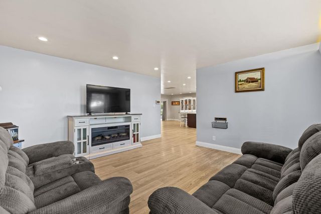 5108 Laurelview Ave, Carmichael, CA 95608