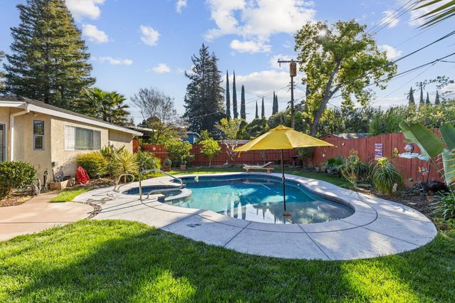 5108 Laurelview Ave, Carmichael, CA 95608