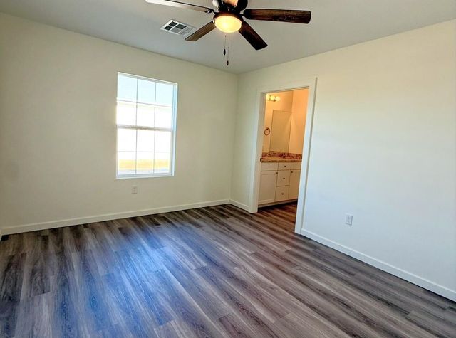 1224 Fountain Dr, Salina, KS 67401