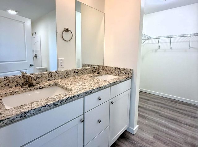 1224 Fountain Dr, Salina, KS 67401