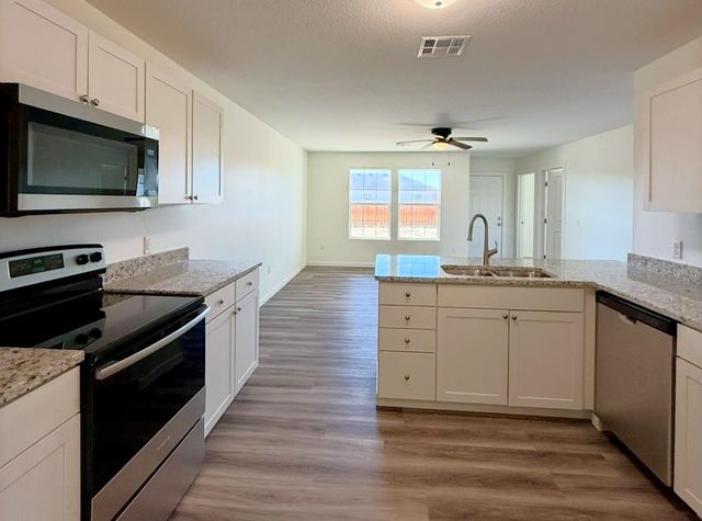 1224 Fountain Dr, Salina, KS 67401