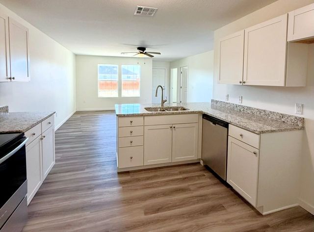 1224 Fountain Dr, Salina, KS 67401