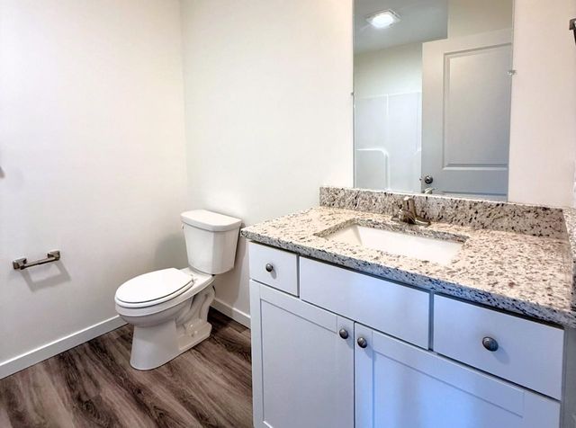 1224 Fountain Dr, Salina, KS 67401