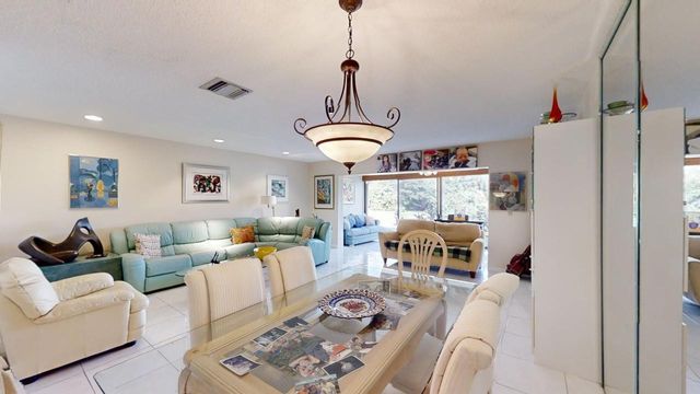 8460 Casa Del Lago E, Boca Raton, FL 33433