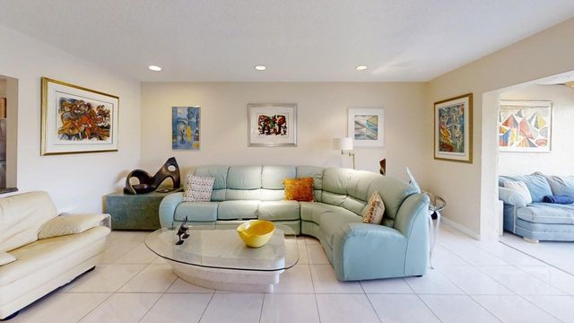 8460 Casa Del Lago E, Boca Raton, FL 33433