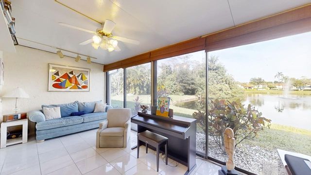 8460 Casa Del Lago E, Boca Raton, FL 33433