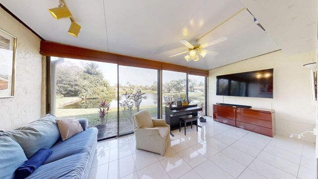 8460 Casa Del Lago E, Boca Raton, FL 33433