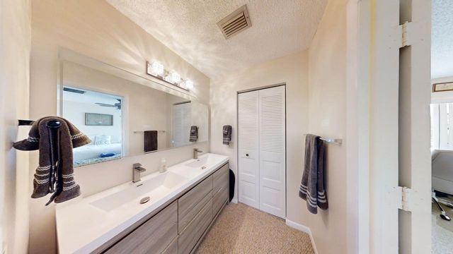 8460 Casa Del Lago E, Boca Raton, FL 33433