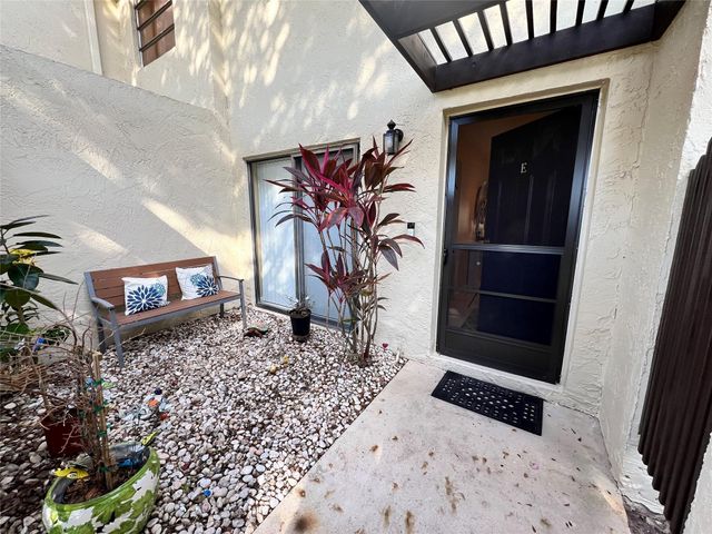 8460 Casa Del Lago E, Boca Raton, FL 33433